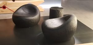 targi w mediolanie drewniane siedziska