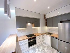 drewniany blat w kuchni